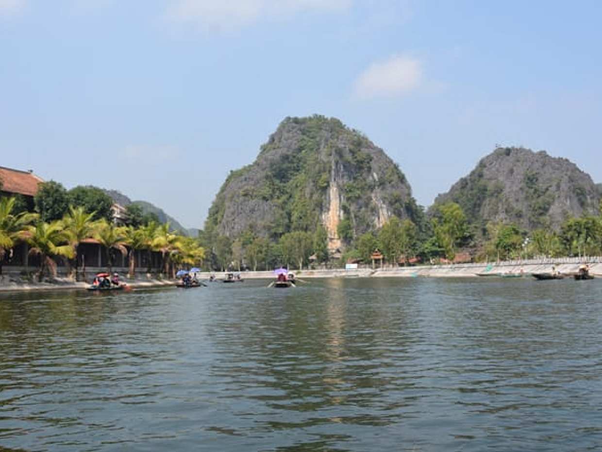 Ninh Binh Day Trip To Hoa Lu Capital & Sampan Boat to Tam Coc, Vietnam, photo 5