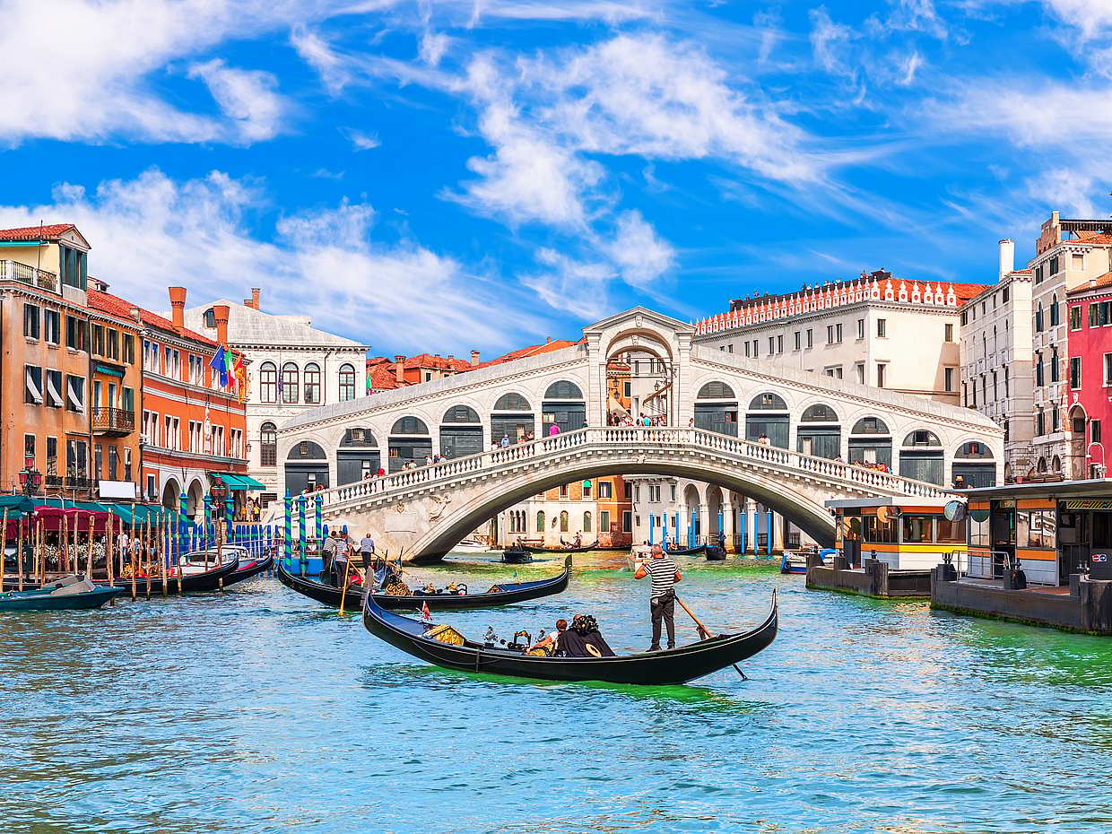Klassische Gondelfahrt in Italien, Venedig
