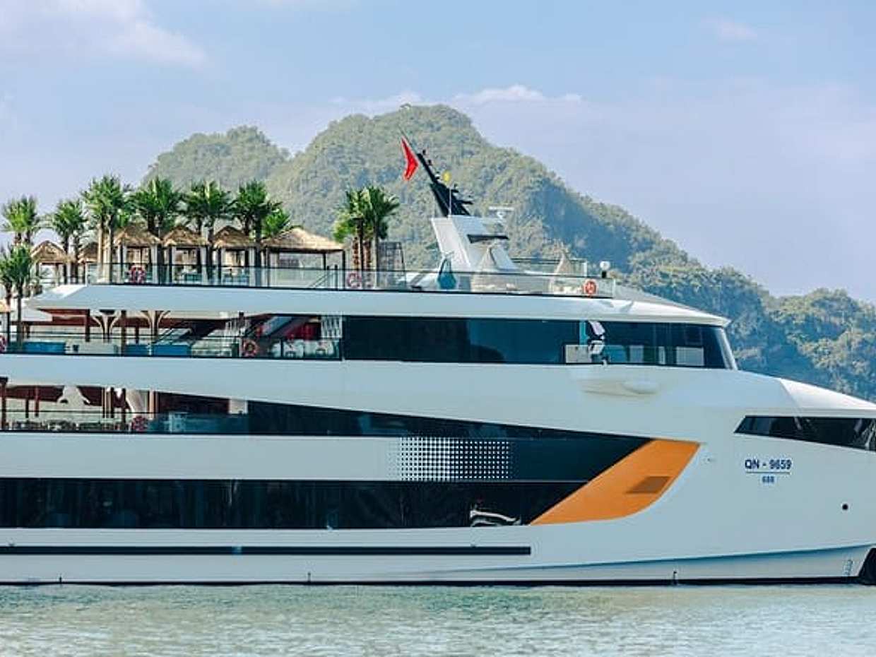 DOLPHIN HALONG CRUISE - The Largest Day Cruise in Ha Long Bay, photo 3