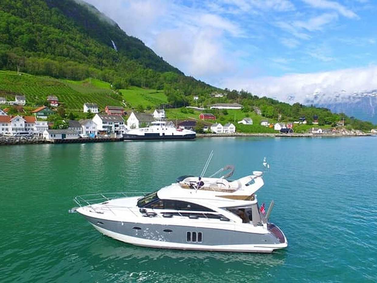 Bergen to Hardangerfjord VIP car + private yacht Fjord cruise
