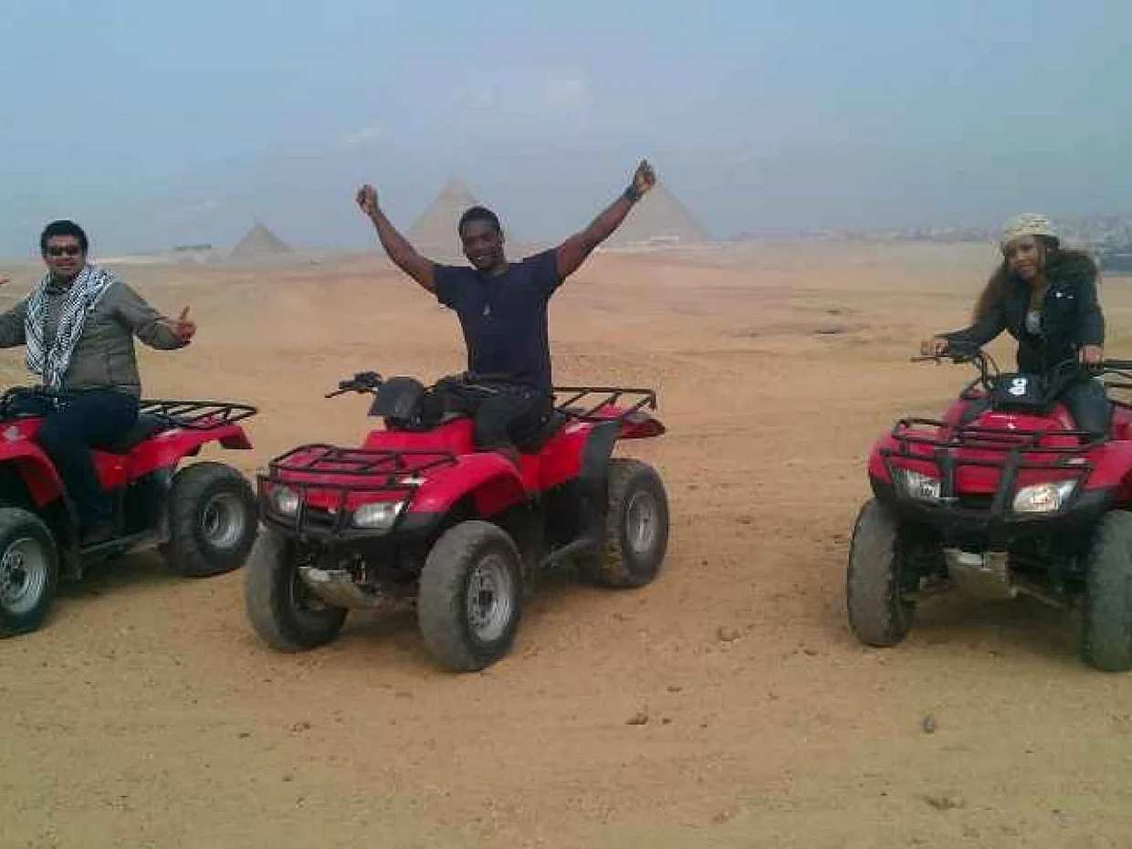 Quad-Bike-Fahrt bei den Pyramiden von Gizeh in Ägypten, Kairo, photo 3