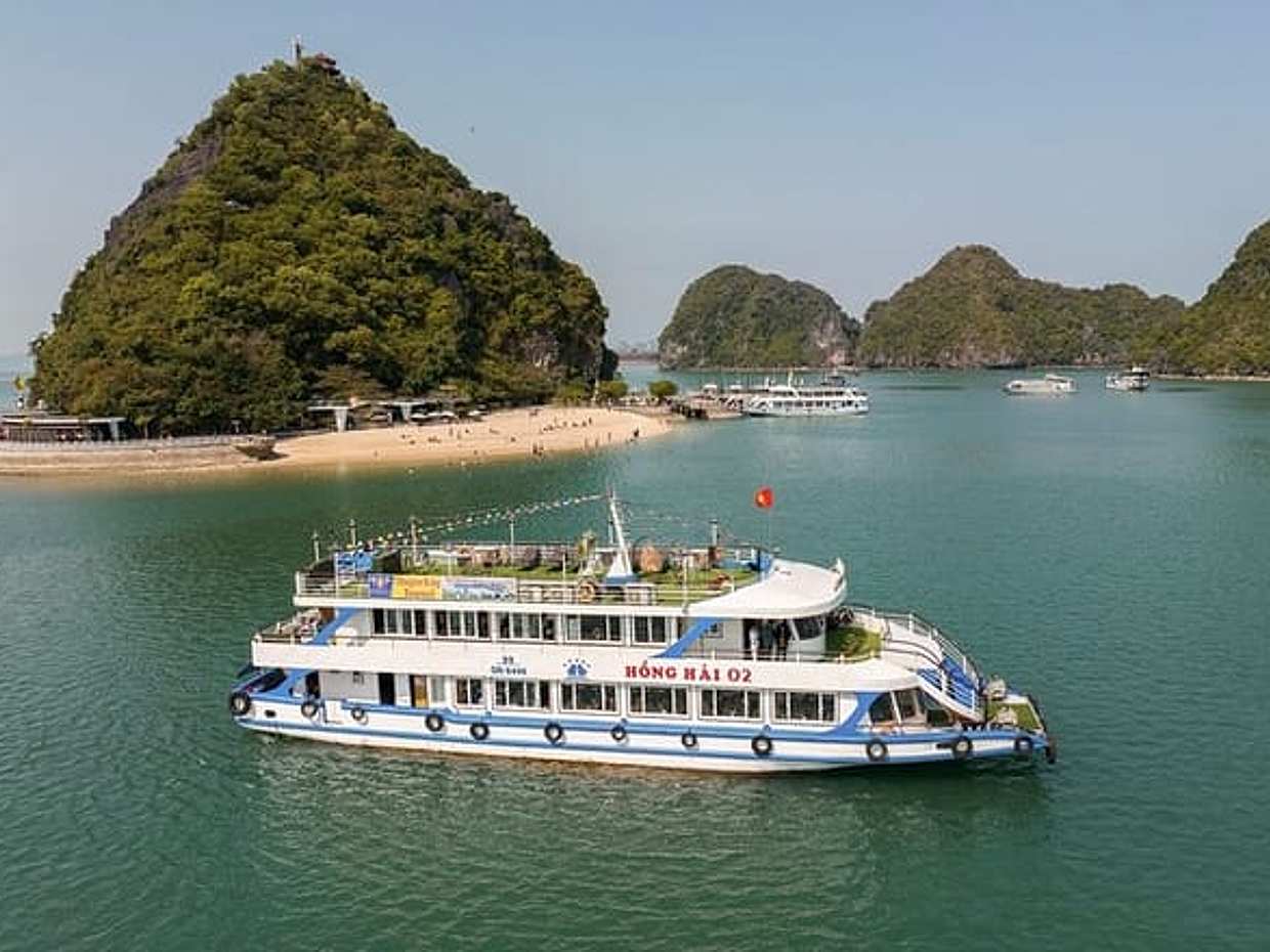 Full Day Tour with 6 Hours Cruise on Halong Bay Heritage Site, photo 4