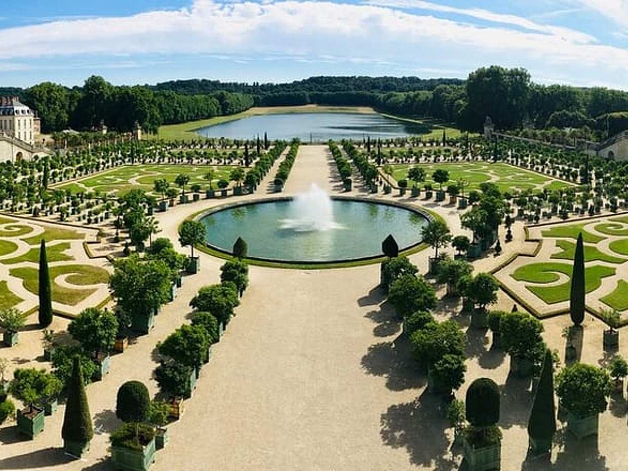 Paris 7 Hours Private Tour with Versailles and professional photoshoot