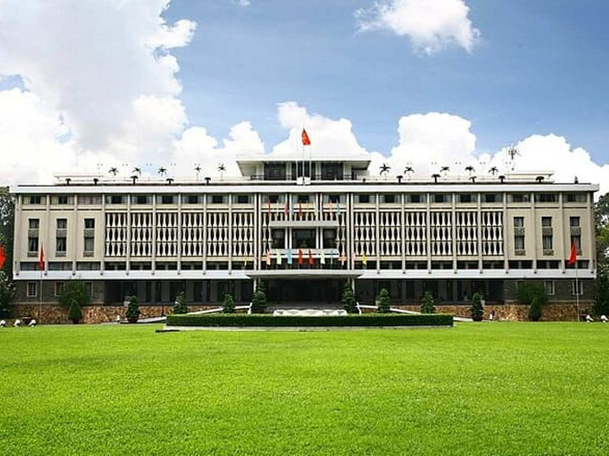 Full Day Ho Chi Minh City - Cu Chi tunnel deluxe tour with lunch