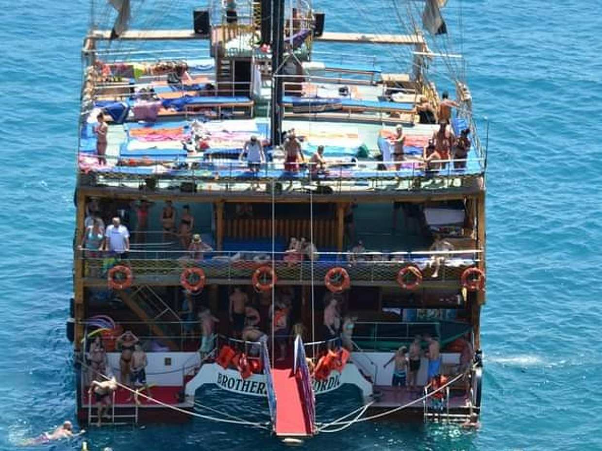 All Inclusive Catamaran Yacht Tour with Lunch and Soft Drinks in Turkey, Alanya, photo 2