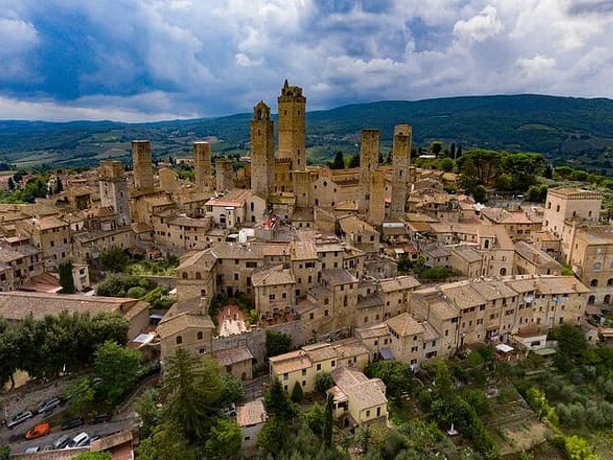 PRIVATE Full-Day Tour of San Gimignano and Volterra, photo 2