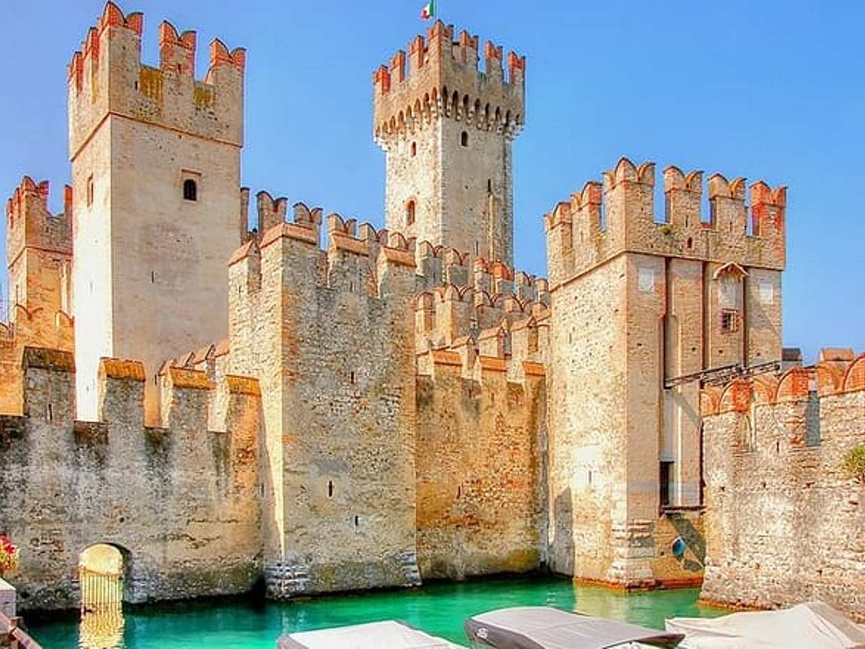 "Tour privado de Venecia a Verona y Sirmione con conductor local en Italia"