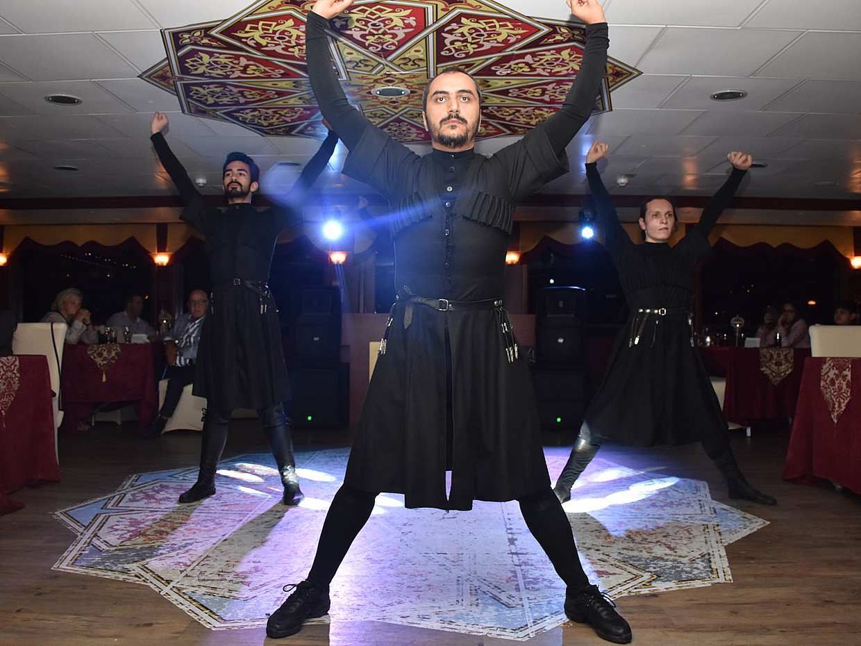 Istanbul Oriental Dinner Cruise with Entertainment in Turkey, photo 4