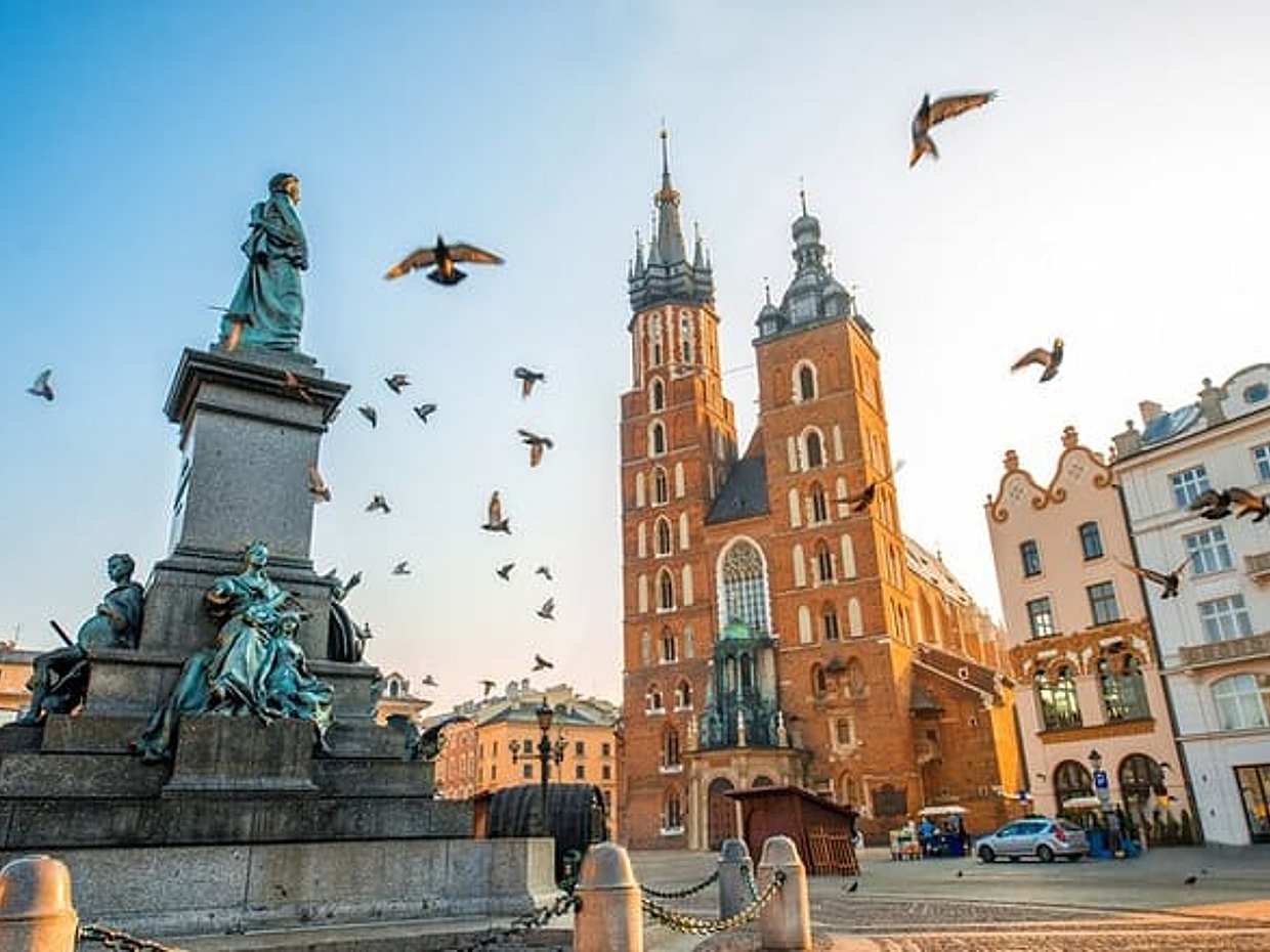 Private Transfer from Prague to Krakow: Door-to-door, English-speaking driver, photo 2