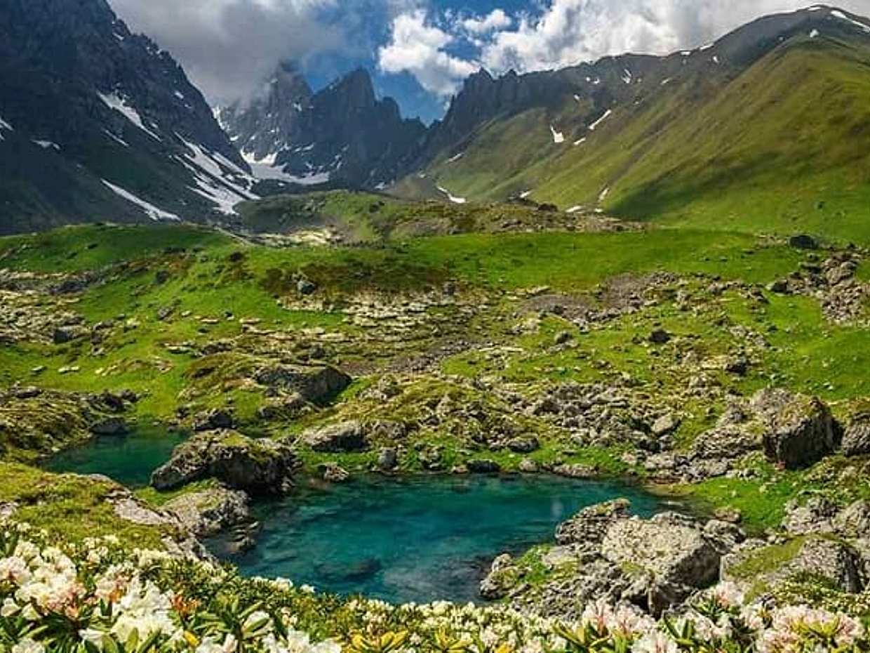 Private Full-Day Hiking Tour from Tbilisi to Juta