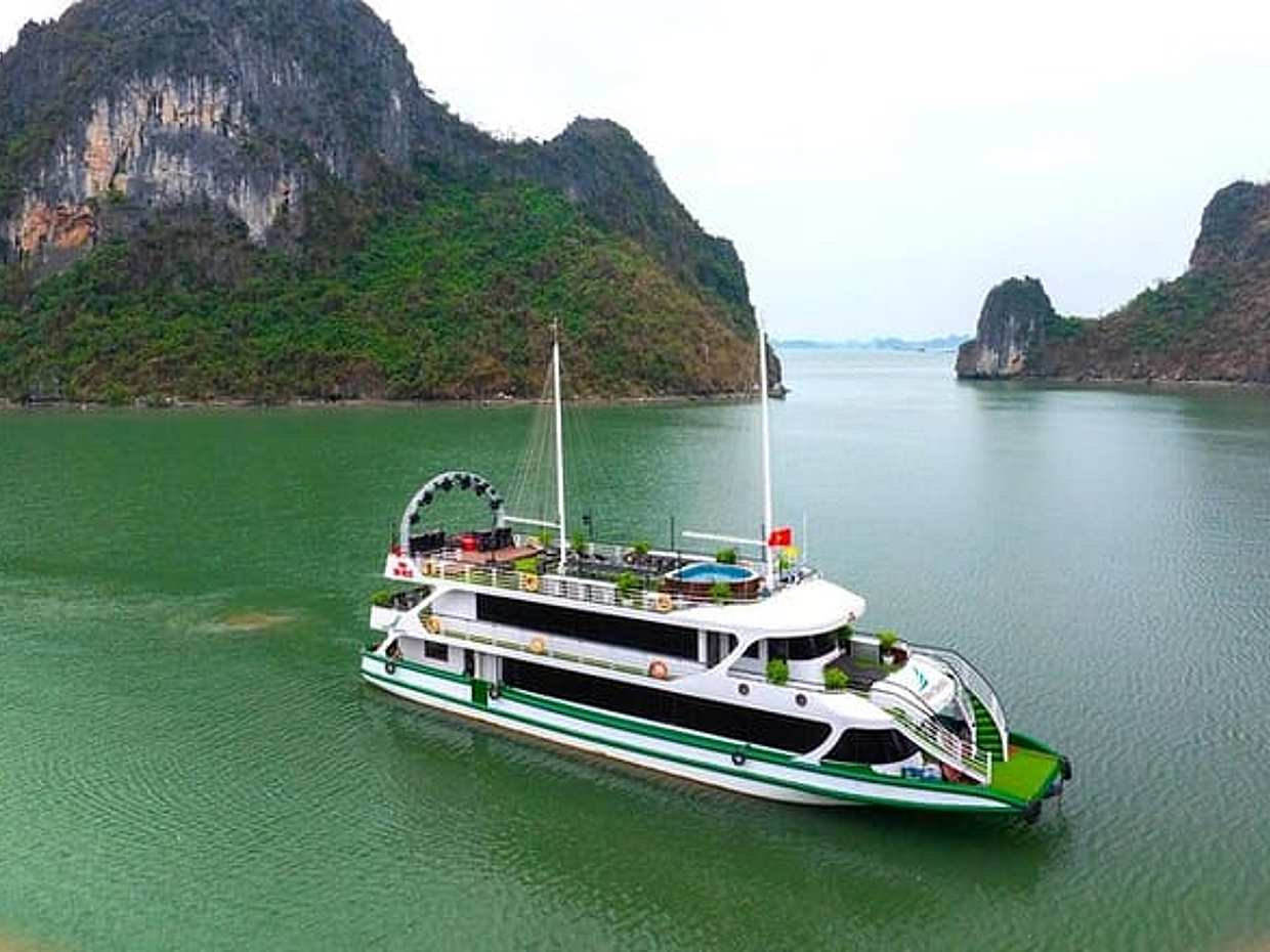 Hanoi: BEST Halong Bay 5-Star Day Cruise, Buffet Lunch, Limousine