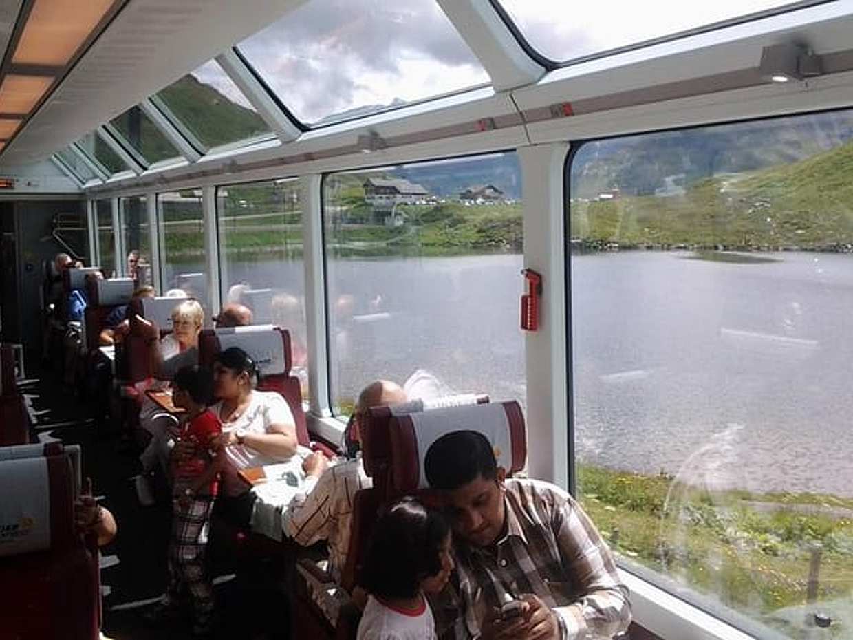 <p>Glacier Express Panoramic Train Round Trip in one Day Private Tour da Basilea in Svizzera, Binningen</p>, photo 3