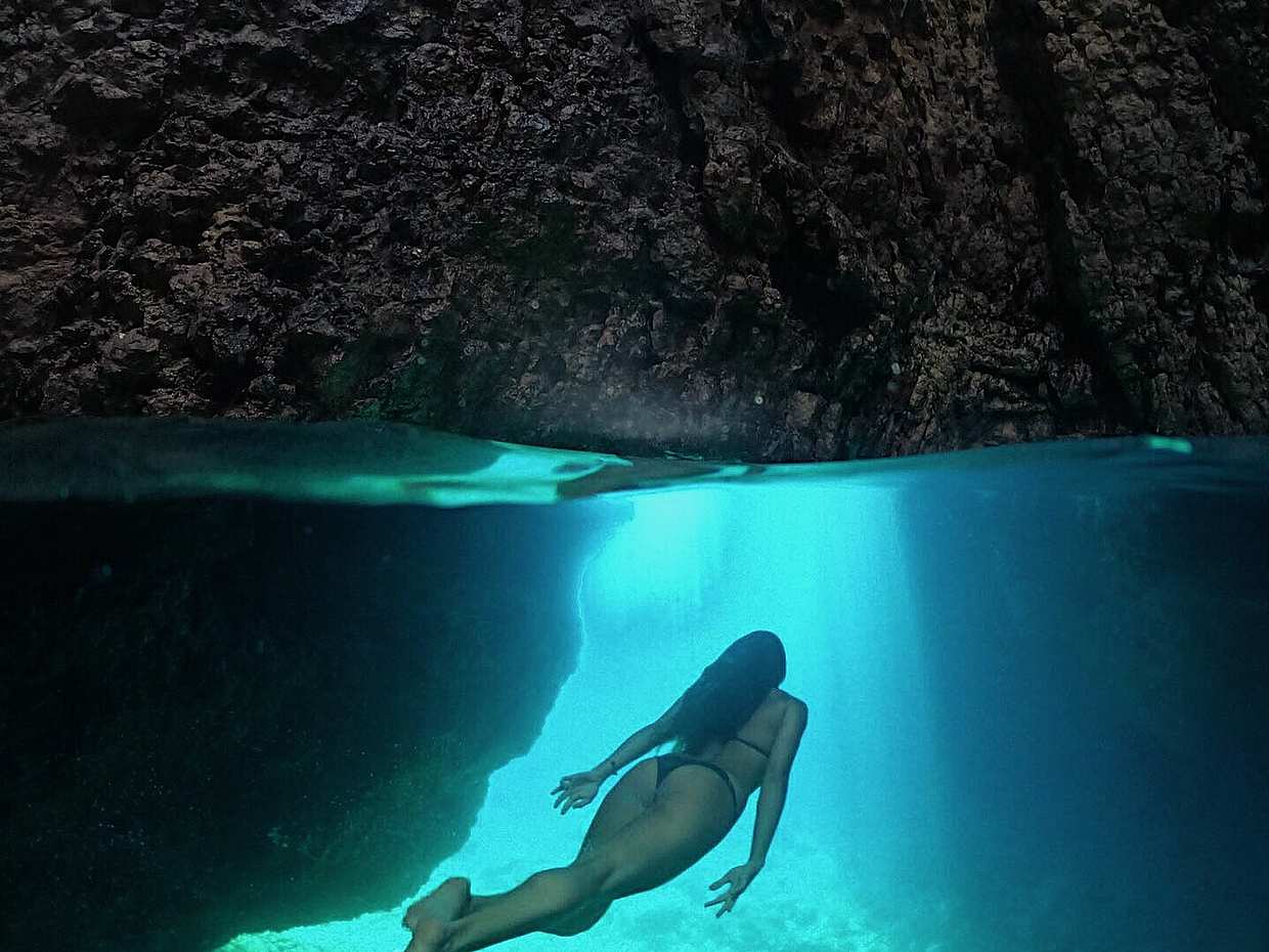 Kayak Tour with Cave Experience in Premantura, Croatia
