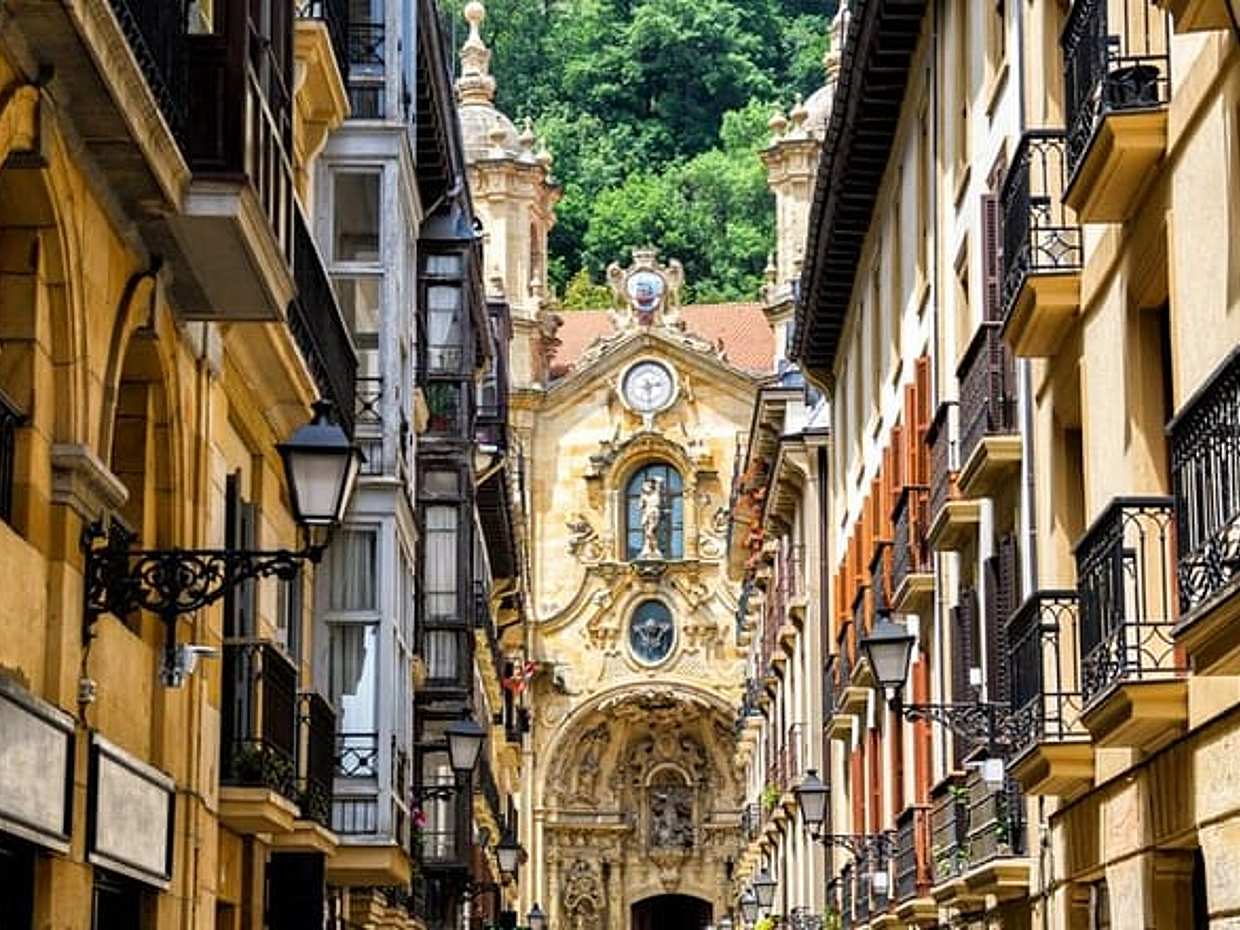 Who Am I? San Sebastian Identity Puzzle Adventure in Spain, Donostia-San Sebastian