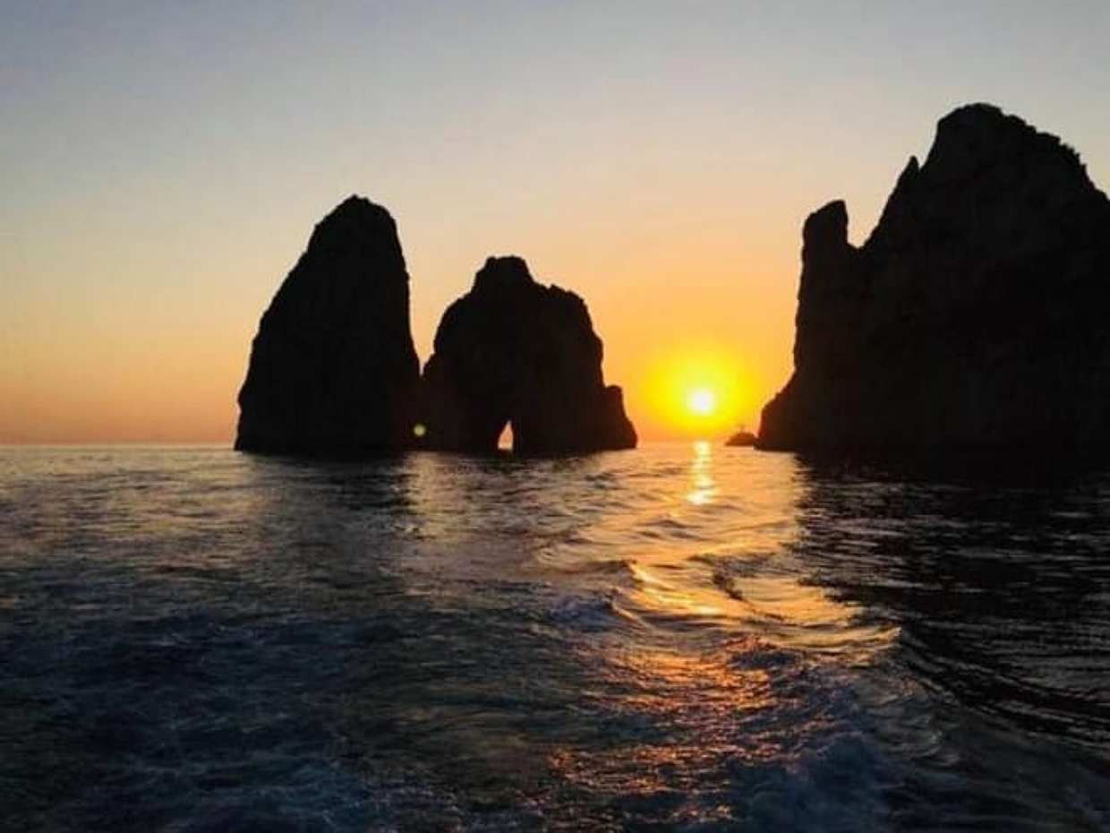 Capri: Experience the magic of the island with an unforgettable Sunset Tour, photo 2