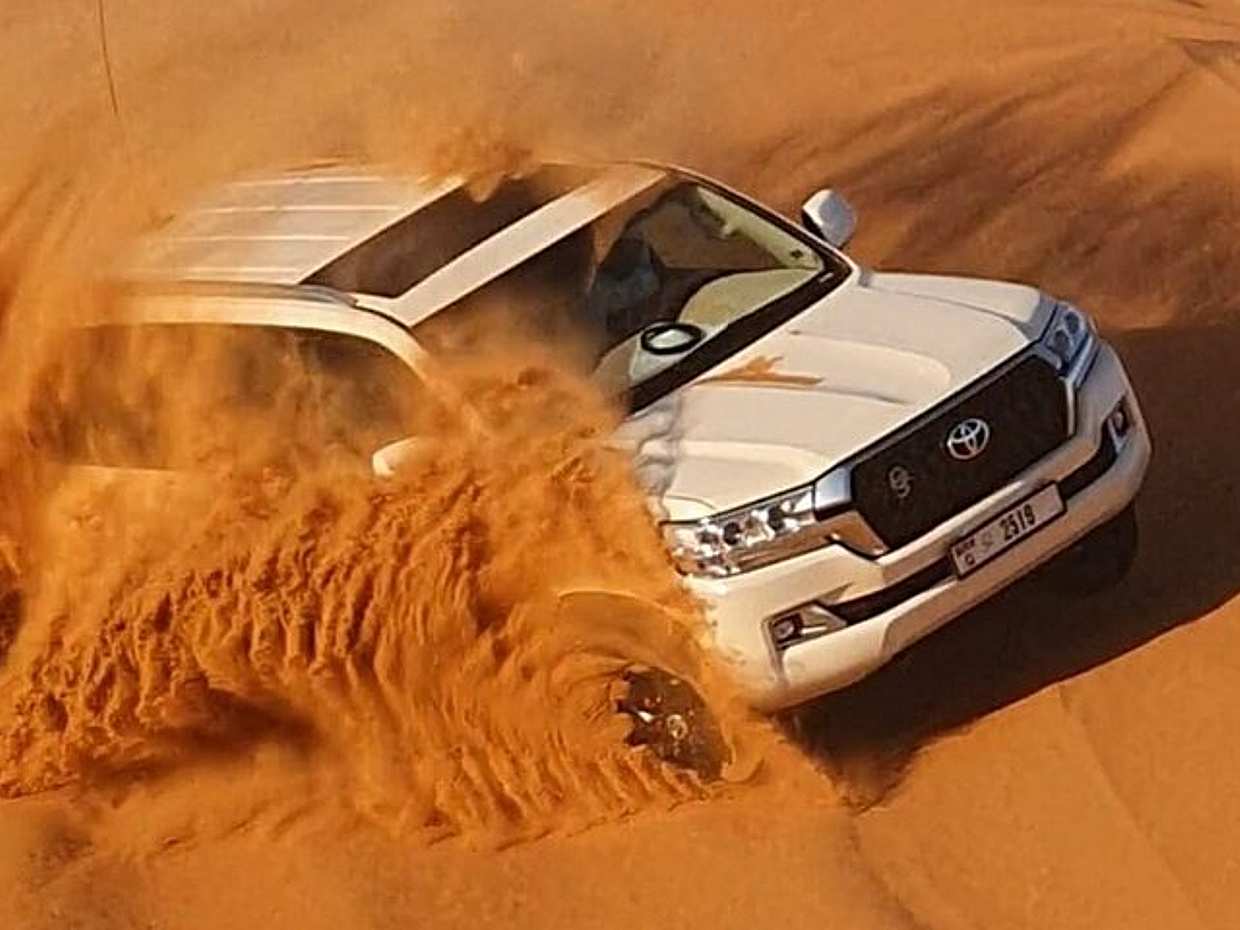 Dubai High Red Dunes Desert Safari met sandboarden & kameelrit avontuurlijke tour in de Verenigde Arabische Emiraten