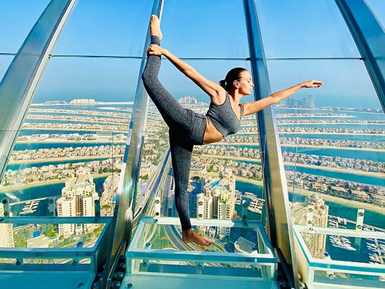 Dubai Sky High Combo Tour with Private Transfer in United Arab Emirates