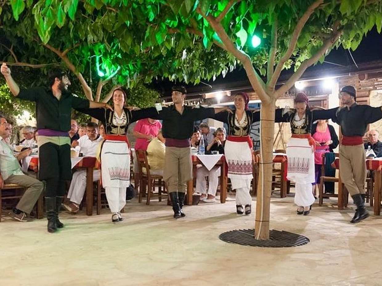 Cretan Night Music, Food & Dancing in Greece, Rethymno, photo 3