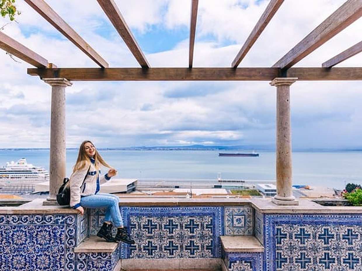 Lisboa como un local: Recorrido privado a pie con degustación de licores en Portugal, photo 4