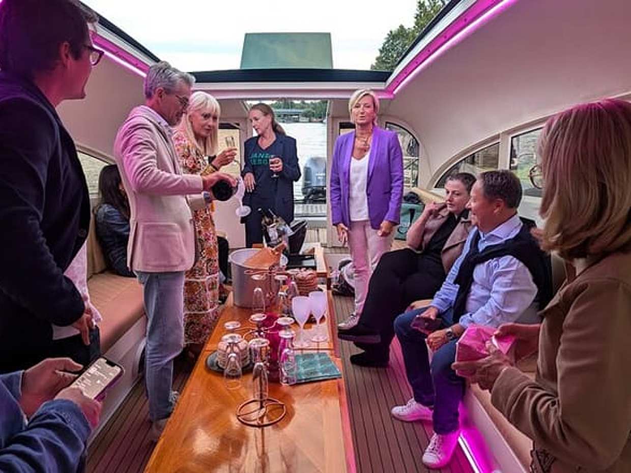 Wine and Cheese Tasting in a VIP Cruise on the Seine in France, Paris, photo 5