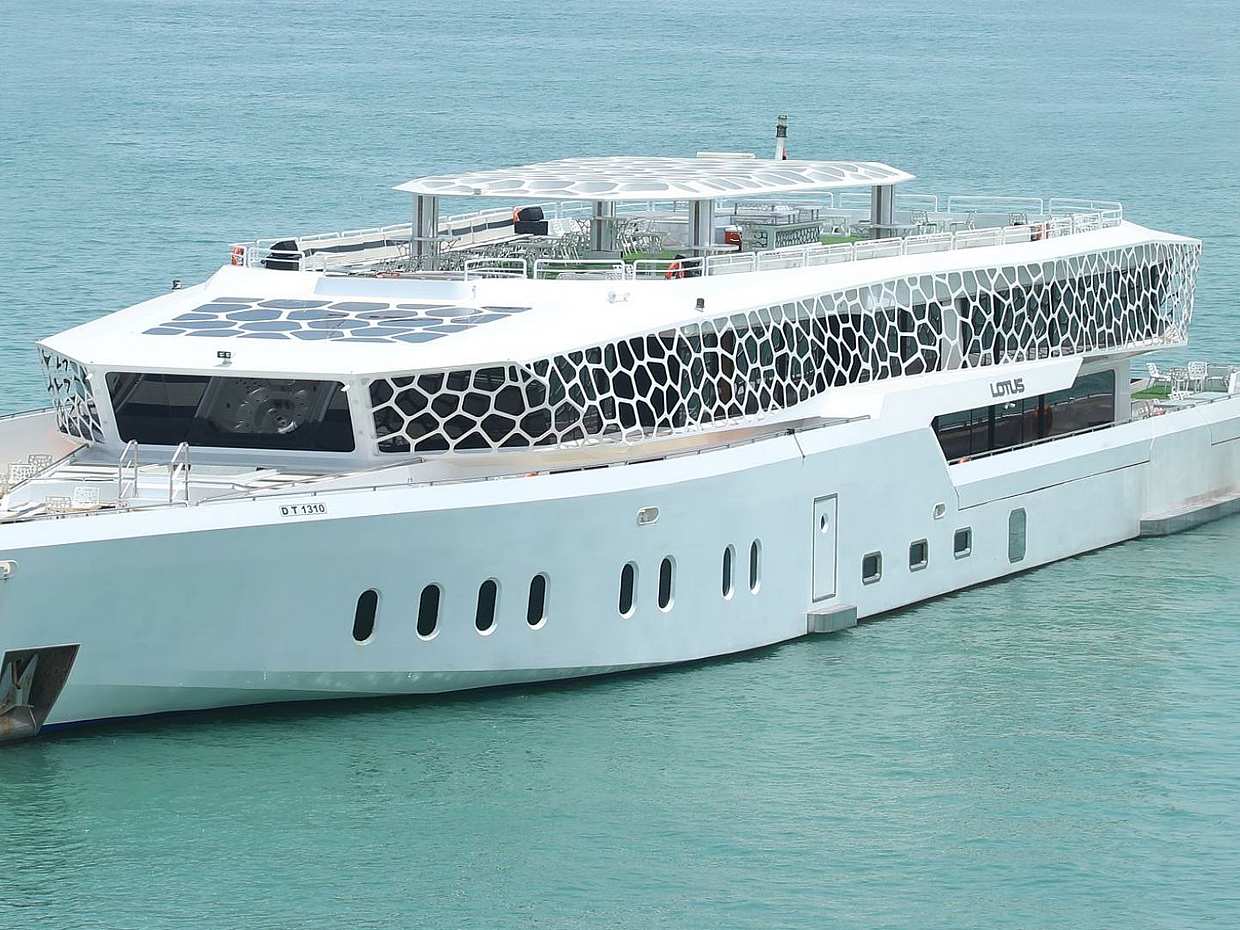 Dubai Lotus Mega Yacht Dinner Cruise Tickets in de Verenigde Arabische Emiraten, Dubai Marina
, photo 2