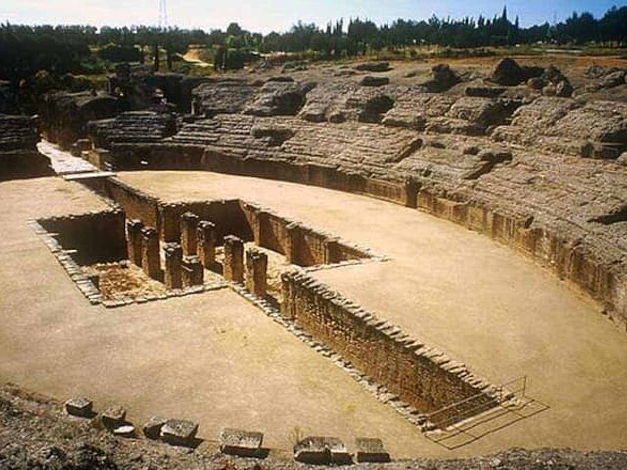Private Tour Seville and Itálica archaeological site from Madrid