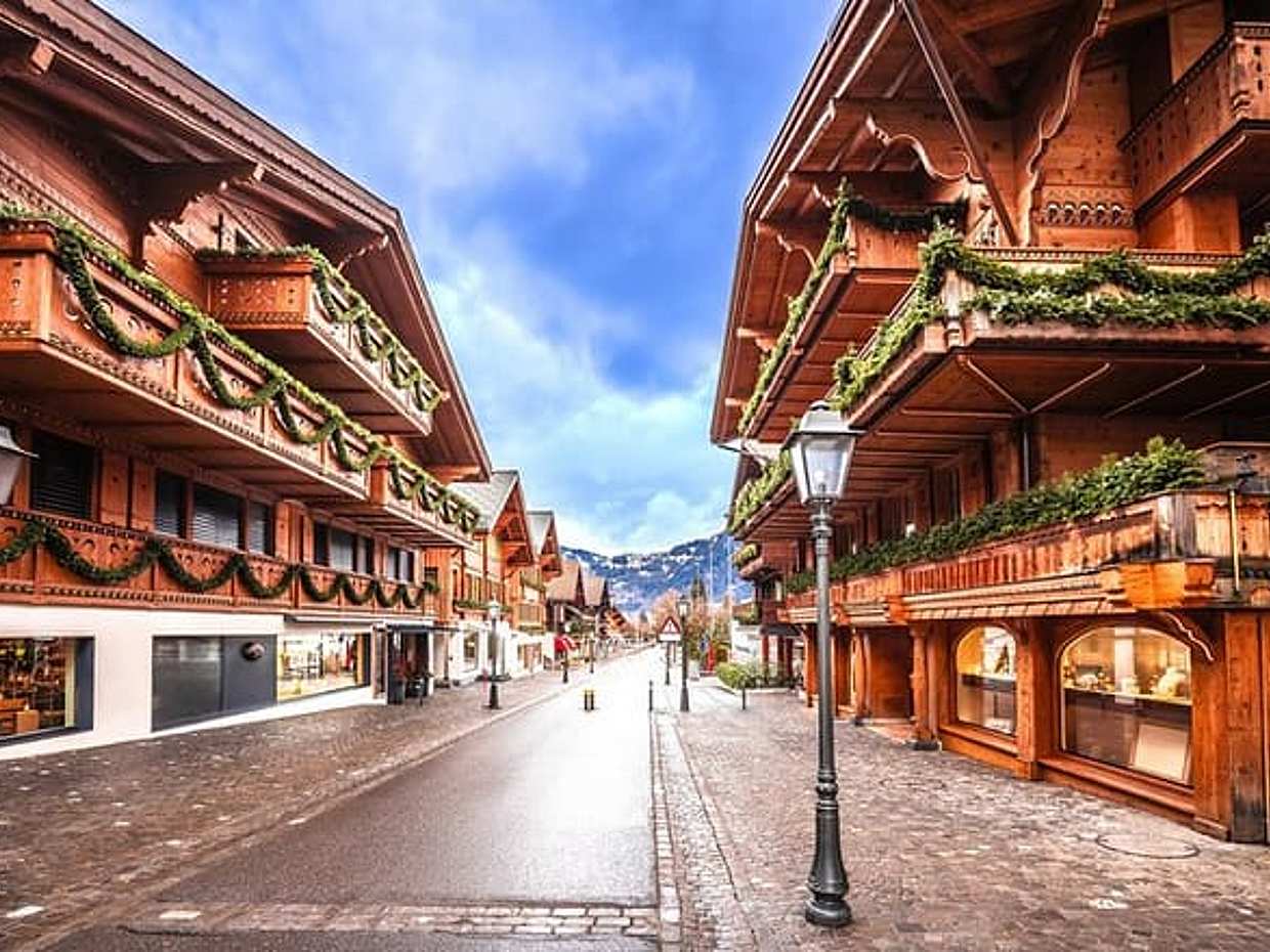 Holiday taxi private direct transfer from Zurich to Gstaad, photo 4