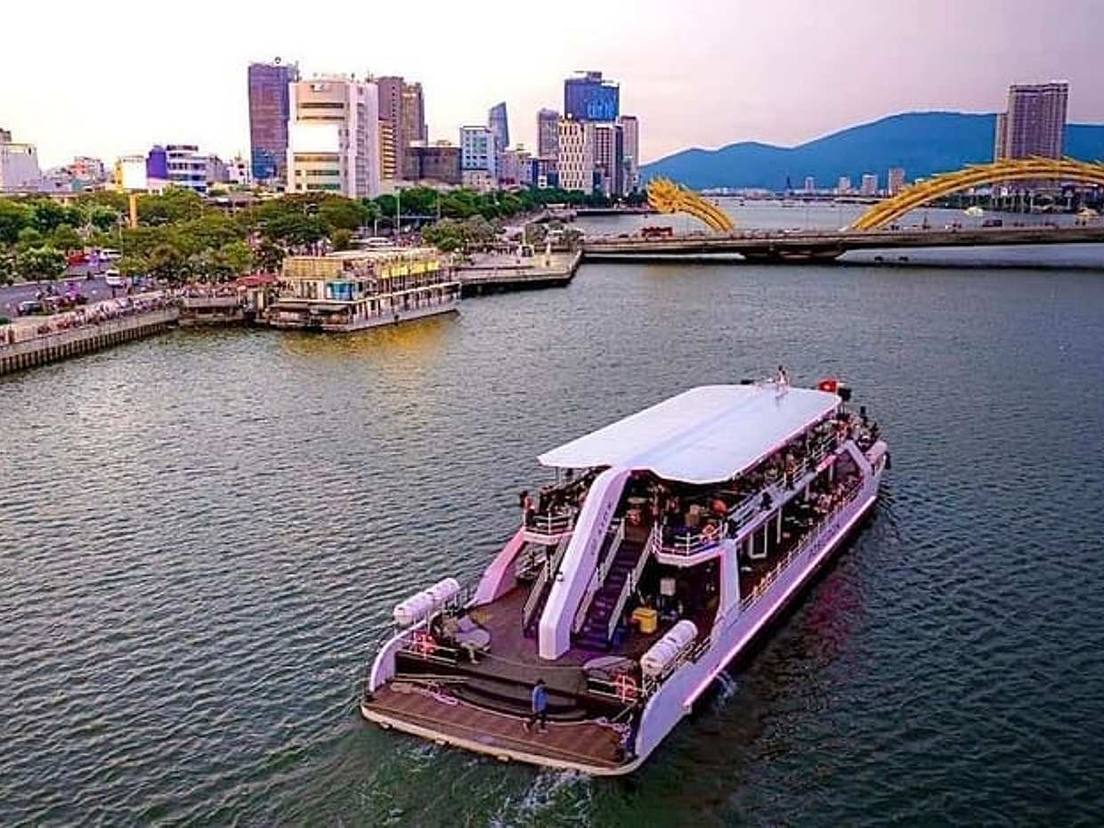 Da Nang: Private Tour Poseidon Dinner Cruise & Hotel Transfer, Vietnam