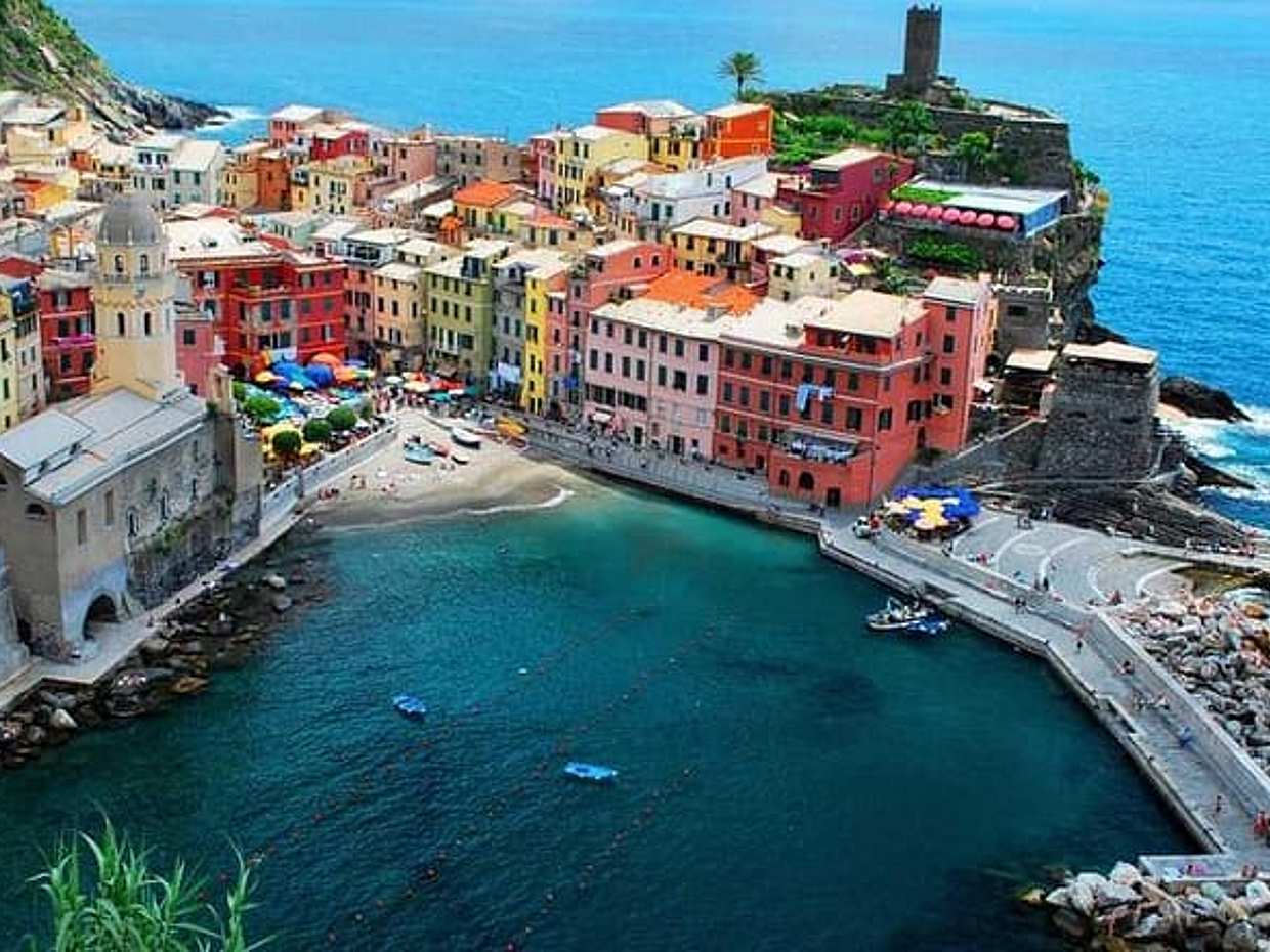 From Florence: Private minivan Tour to 5 Terre by Minivan