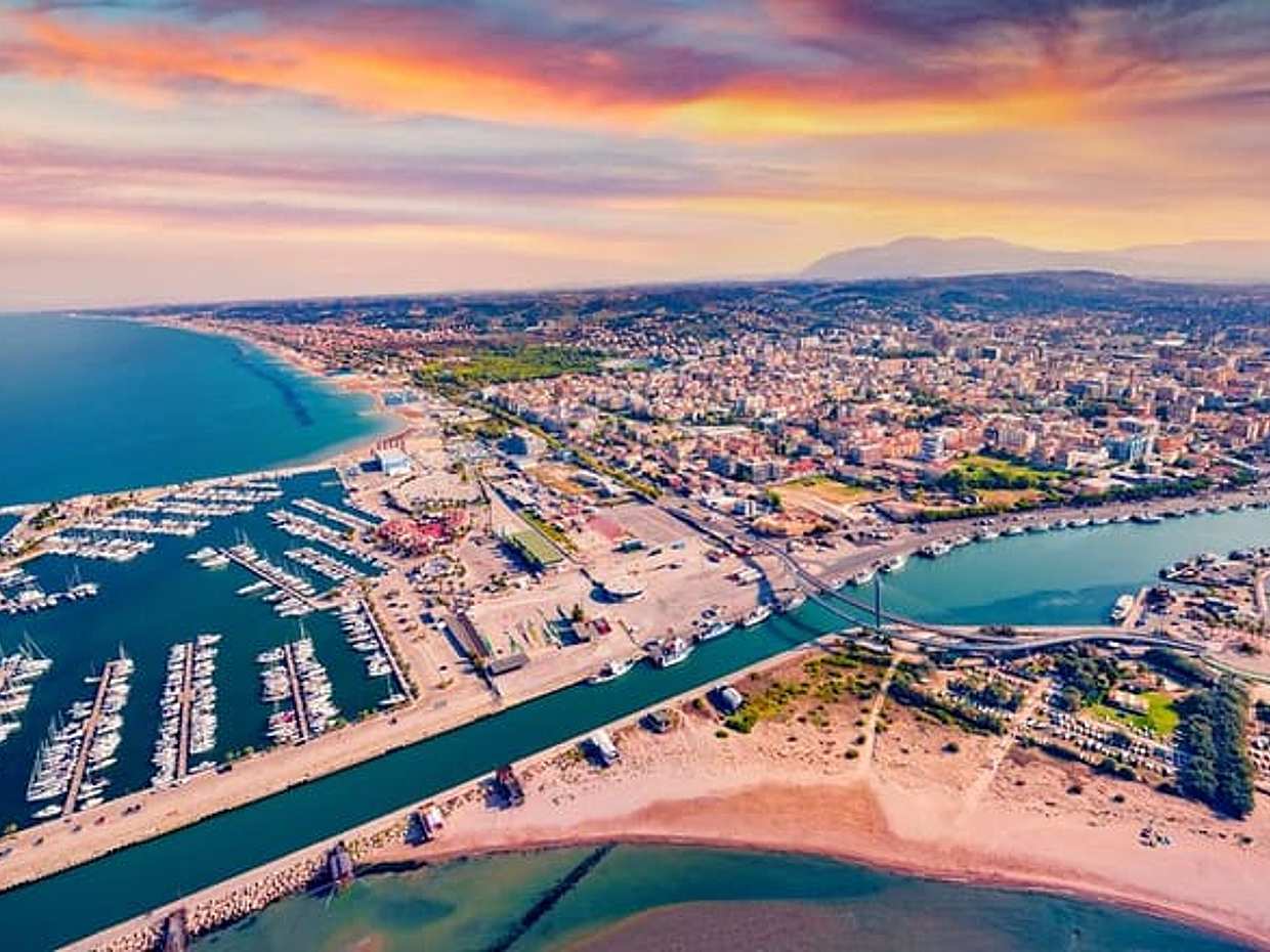 Private transfer: Naples to Pescara, 2 hours for sightseeing stop