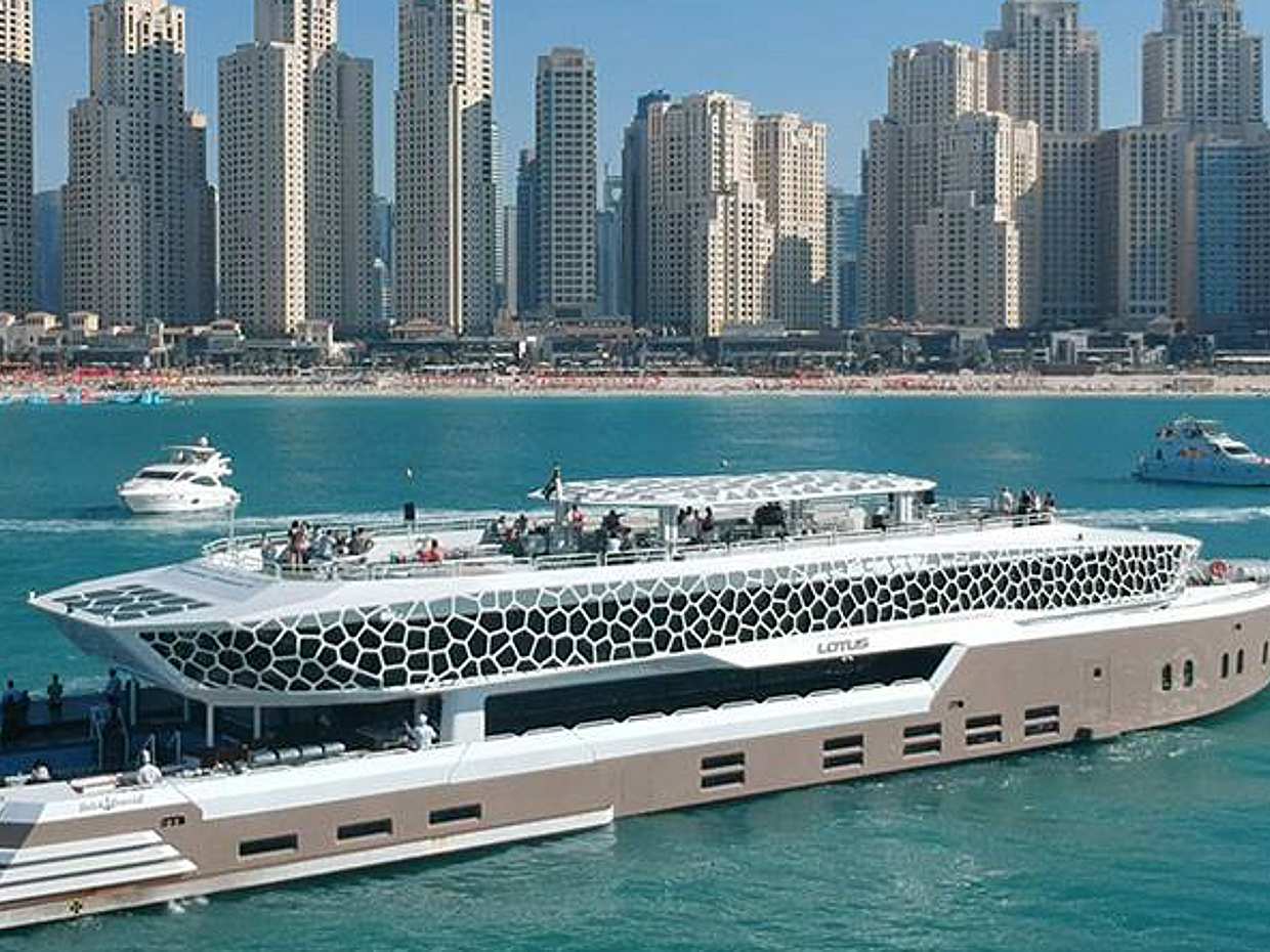 Dubai Lotus Mega Yacht Dinner Cruise Tickets in de Verenigde Arabische Emiraten, Dubai Marina
