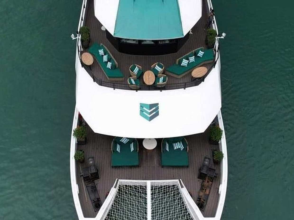 Luxury Catamaran Cruise Tour in Ha Long Bay and Lan Ha Bay