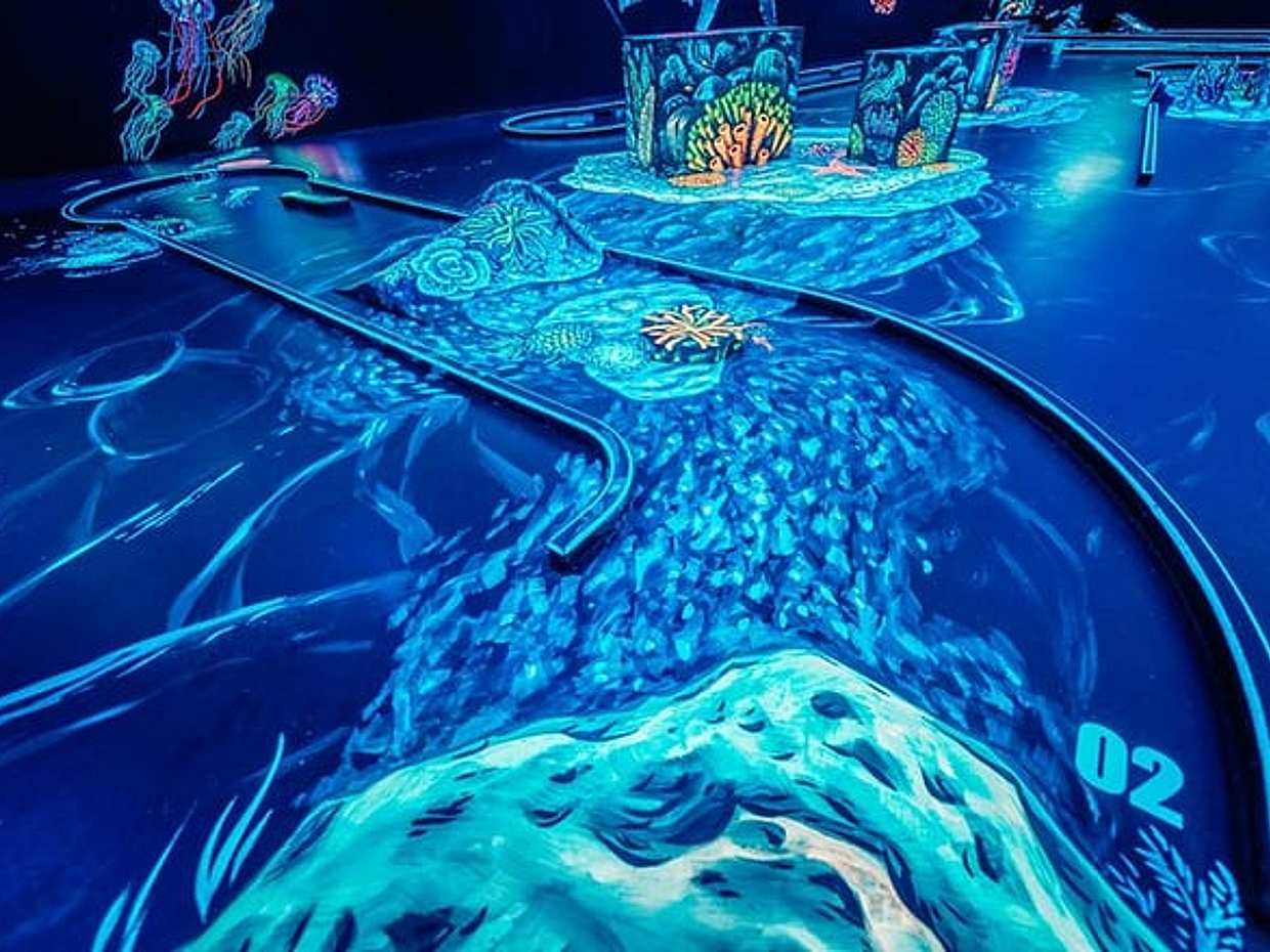 3D Blacklight Minigolf Dubaj, Zjednoczone Emiraty Arabskie, photo 4