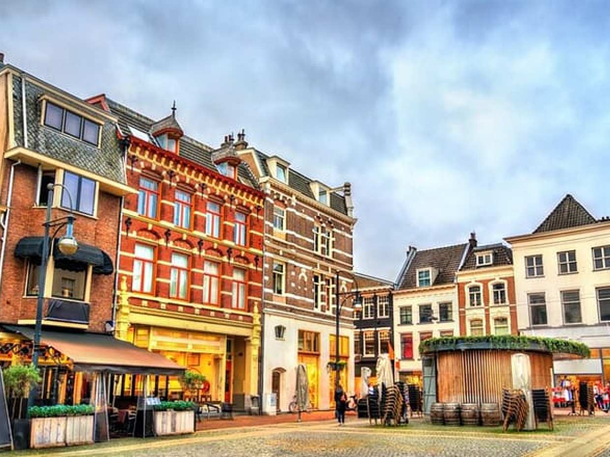 "Transfer privado: Amesterdão para Arnhem, 2h Paragem no Parque Apenheul nos Países Baixos"
