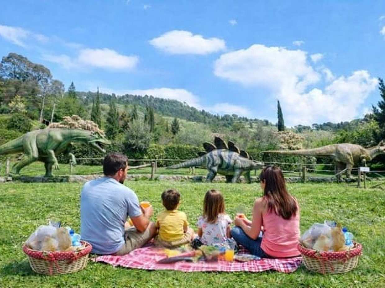 Lucca: Dinosaurs, Animals & Shows at Serbacco Family Park