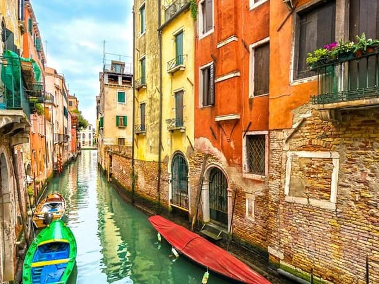 Venice Scavenger Hunt & Highlights Self-Guided Walking Tour in Italy