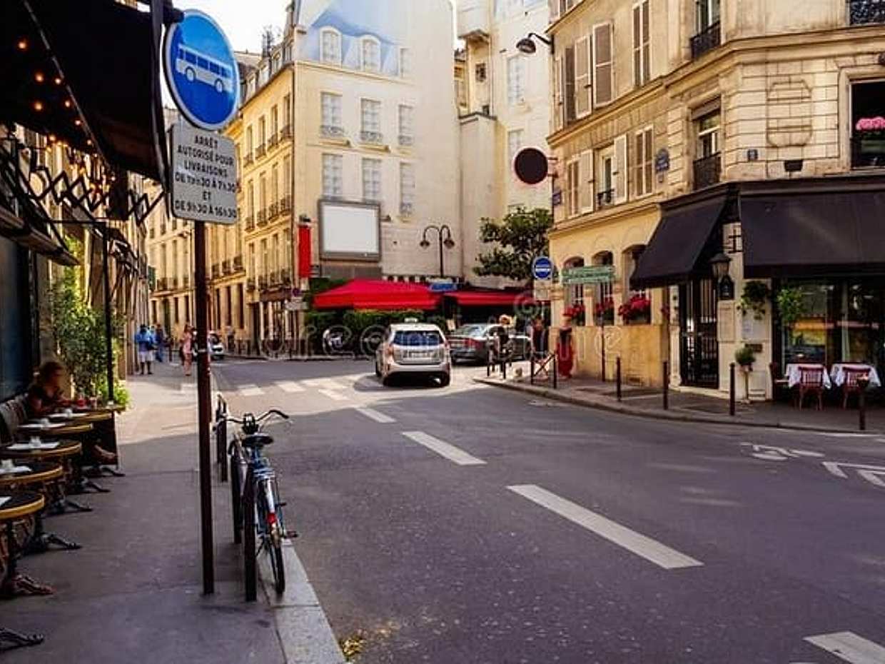 Private Walking Tour of "Montmartre" area in Paris in France