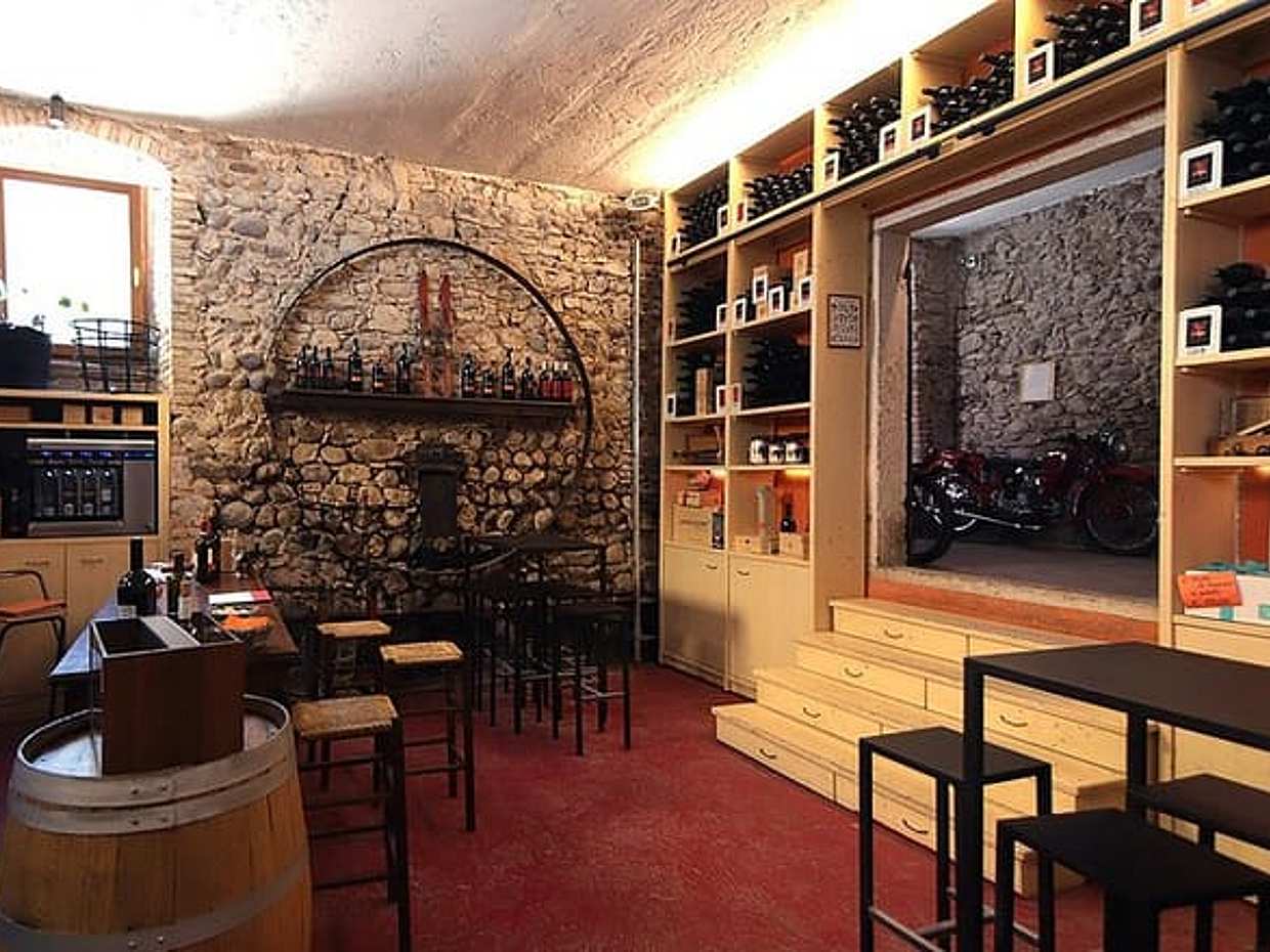 Wine Tasting in Historical Center of Lazise, photo 3