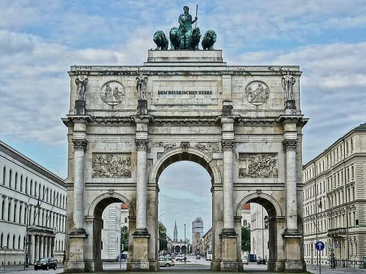 2 Hour Private Sightseeing Transfer from Berlin to Munich in Germany, photo 2