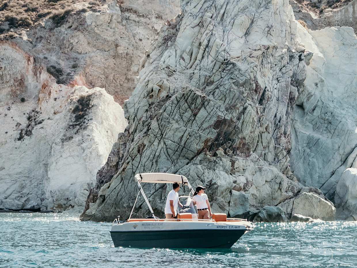 Santorini: Private Self-Drive Boat Rental in the Caldera, photo 4