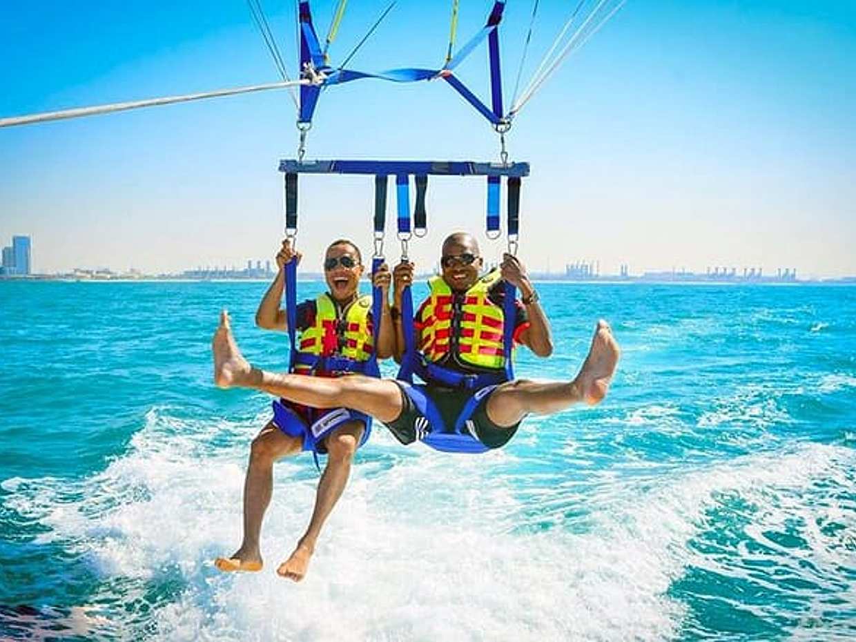 Parasailing In Dubai Harbour