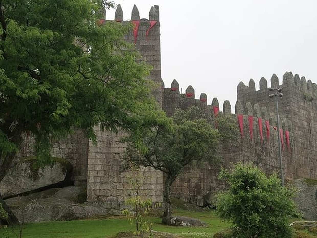 Gita giornaliera privata da Porto a Guimarães con autista locale in Portogallo, photo 3