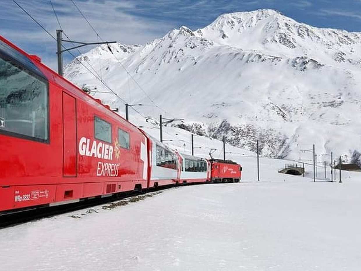 Glacier Express Panoramic Train Round Trip from Zürich With Private Guide  in Switzerland