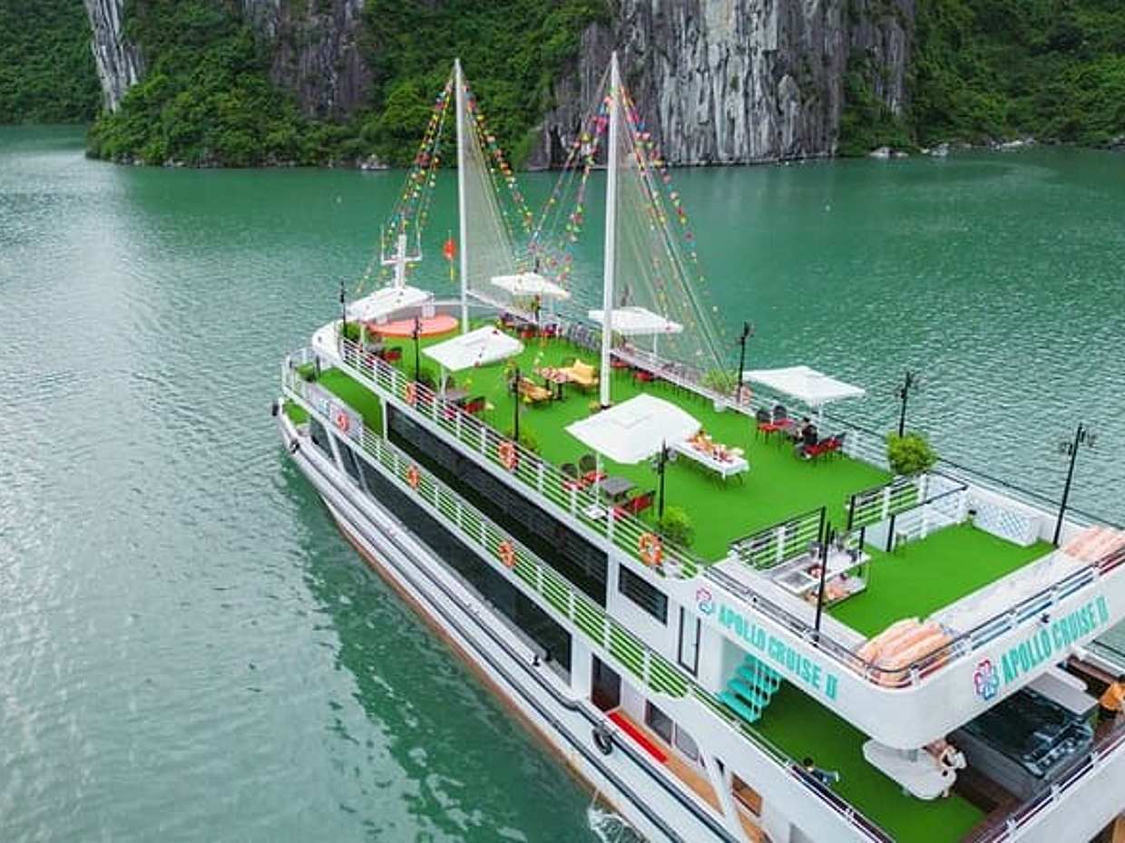 Hanoi : Ha Long Bay Luxury Day Cruise with Limousine and Buffet