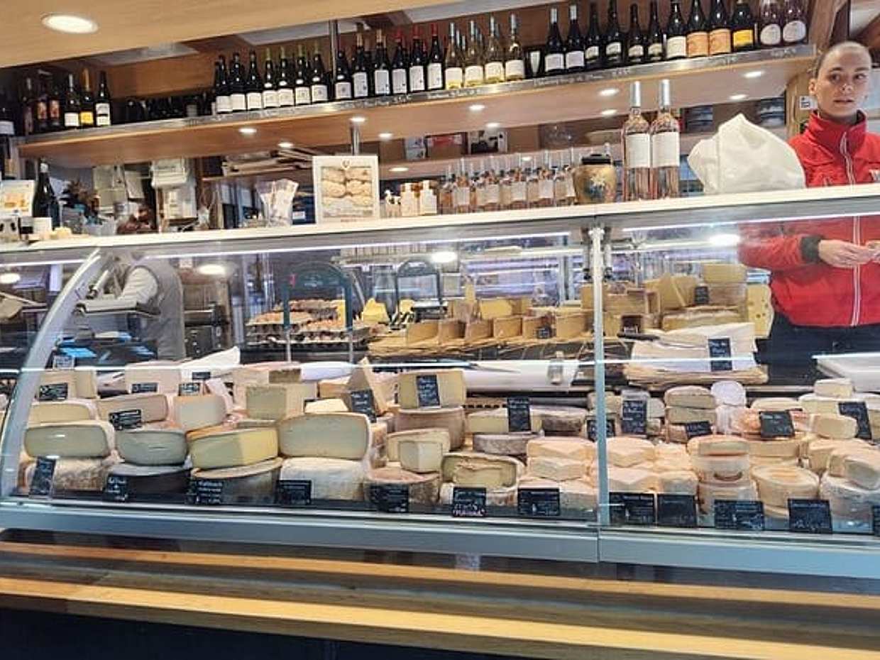 Paris Marché d’Aligre Walking Tour with Chocolate and Cheese Tasting, photo 3