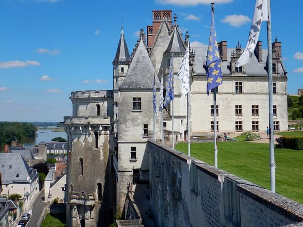 Private 3 Loire Castles Live Guided with Wine tasting from Paris.