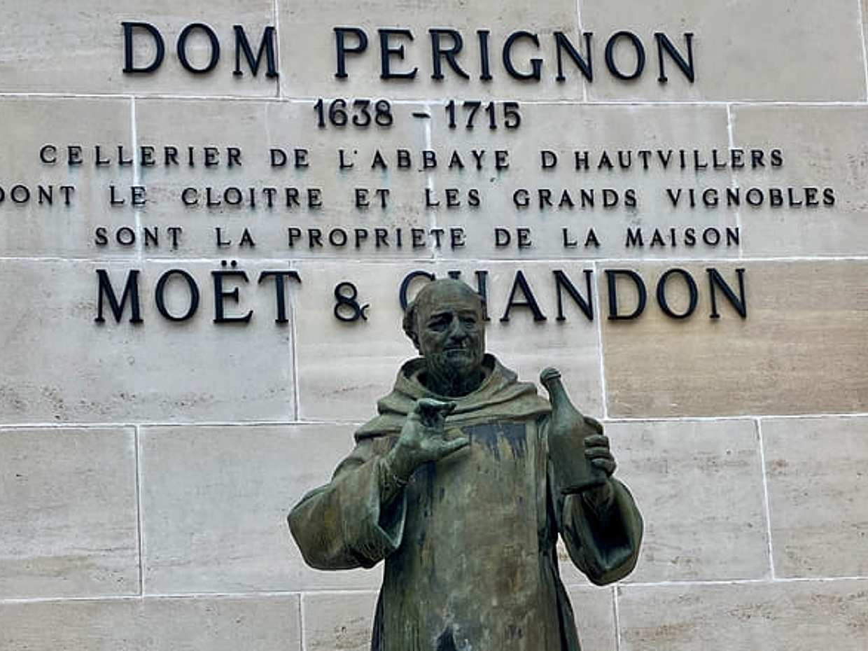 Lunch at Moet et Chandon, Aperitif & Cellars visit Champagne trip., photo 2
