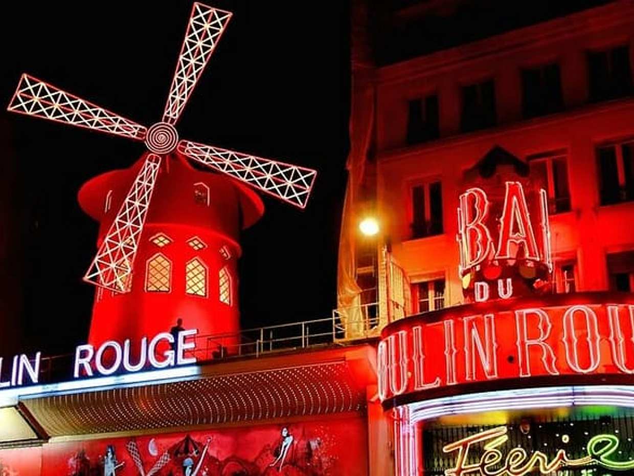6 hours Paris City Tour with Seine River cruise and Moulin Rouge