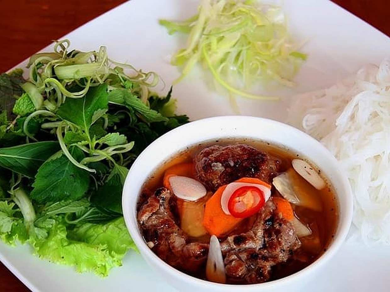 GROUP or PRIVATE Hanoi Street Walking Tour with AUTHENTIC Foodie, photo 2