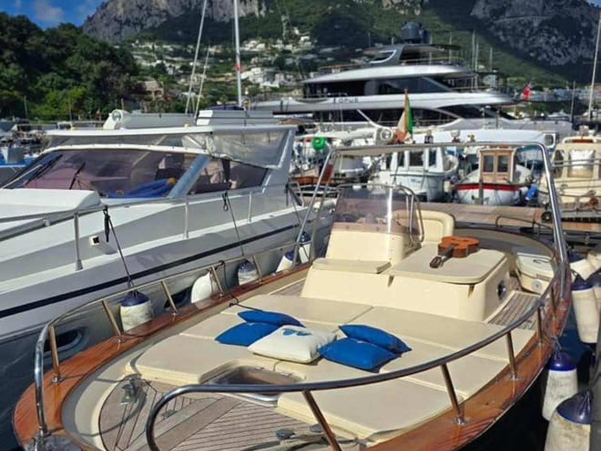 Capri: 2 hour private boat tour among hidden bays and crystal-clear waters, photo 5